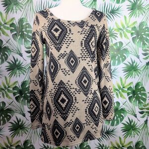 11 About A Girl Los Angeles Tribal Print Long Sleeved Top (Size: X-Large)7.3oz